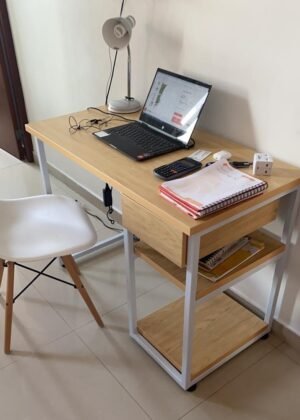 Escritorio con gaveta