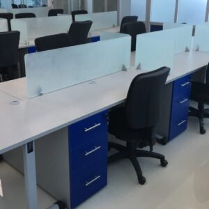 Islas de trabajo con pantallas en vidrio esmerilado