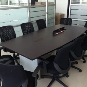 Mesa de juntas con cableado