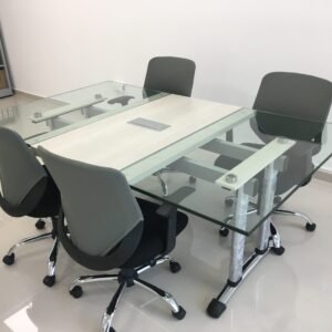 Mesa en vidrio y formica