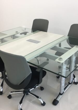 Mesa en vidrio y formica
