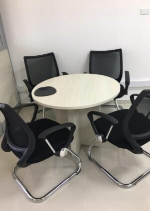 Mesa redonda en Formica
