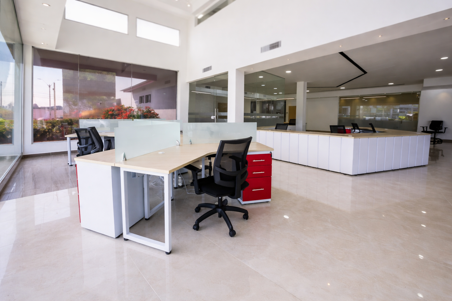 recepcion de oficina, mobiliario por sillas y estilo